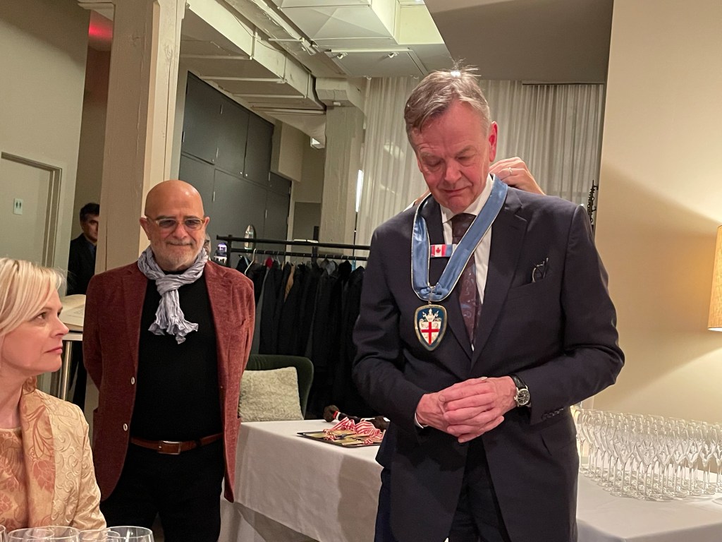 17/11/22 Richard Sagala promu Maestro de la délégation de Montréal de l'Ordre des Chevaliers de la Truffe et des Vins d'Alba, Montréal premiere délégation canadienne